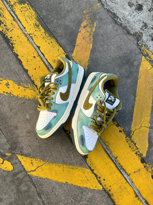 NKE DUNK LOW CAMALEON